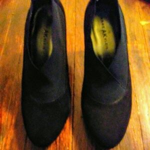 Anne Klein Iflex Suede Heels